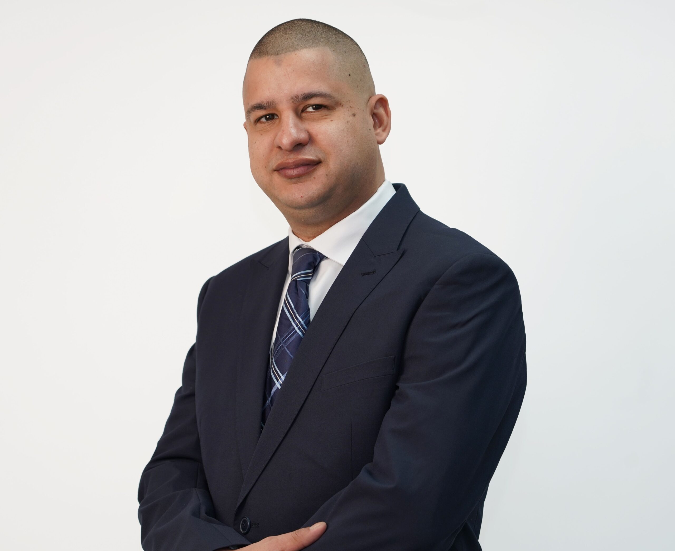 Dioni Perez, a bilingual health insurance agent in New York City, helping seniors with Medicare enrollment decisions.